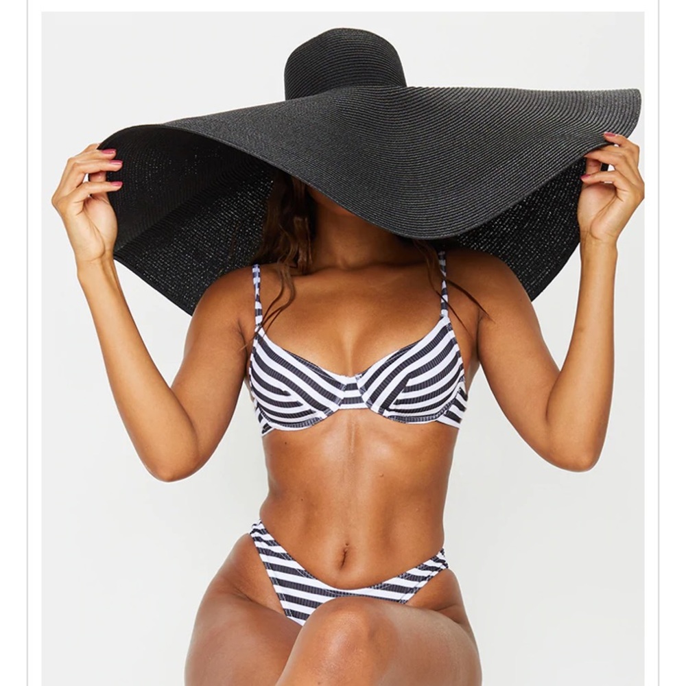 Black Oversized Straw Beach Hat